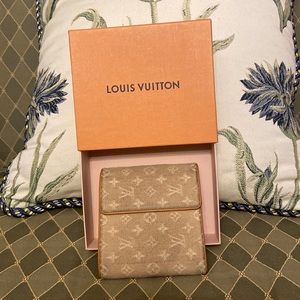 Authentic Louis Vuitton mini Lin wallet